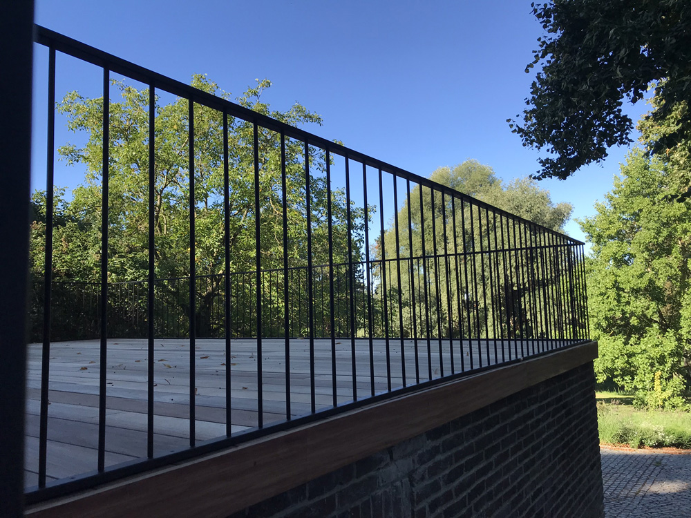 borstwering-met-verticale-spijlen