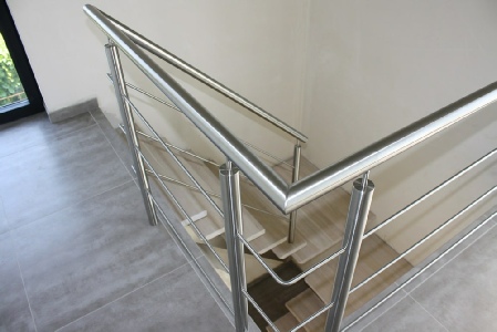 Naadloze hoeklas balustrades in RVS